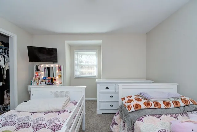 $595,000 | 45 Damren Road, Derry, NH 03038