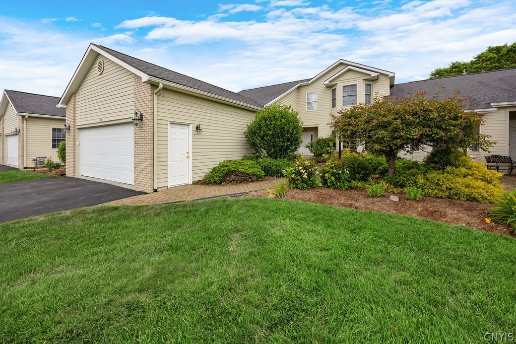 206 Falling Brook Path Manlius, NY 13066 - Photo 2 of 31