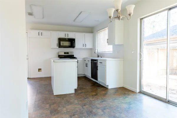 $2,600 | 22 Cottage Grove Place, The Woodlands, TX 77381