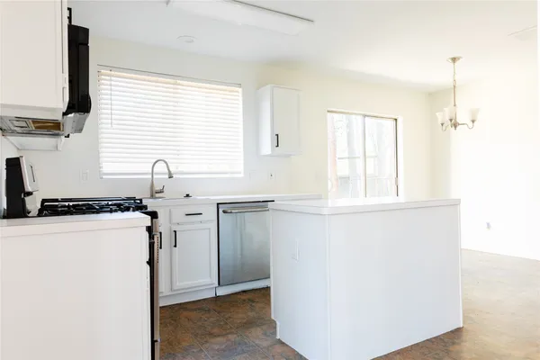 $2,600 | 22 Cottage Grove Place, The Woodlands, TX 77381