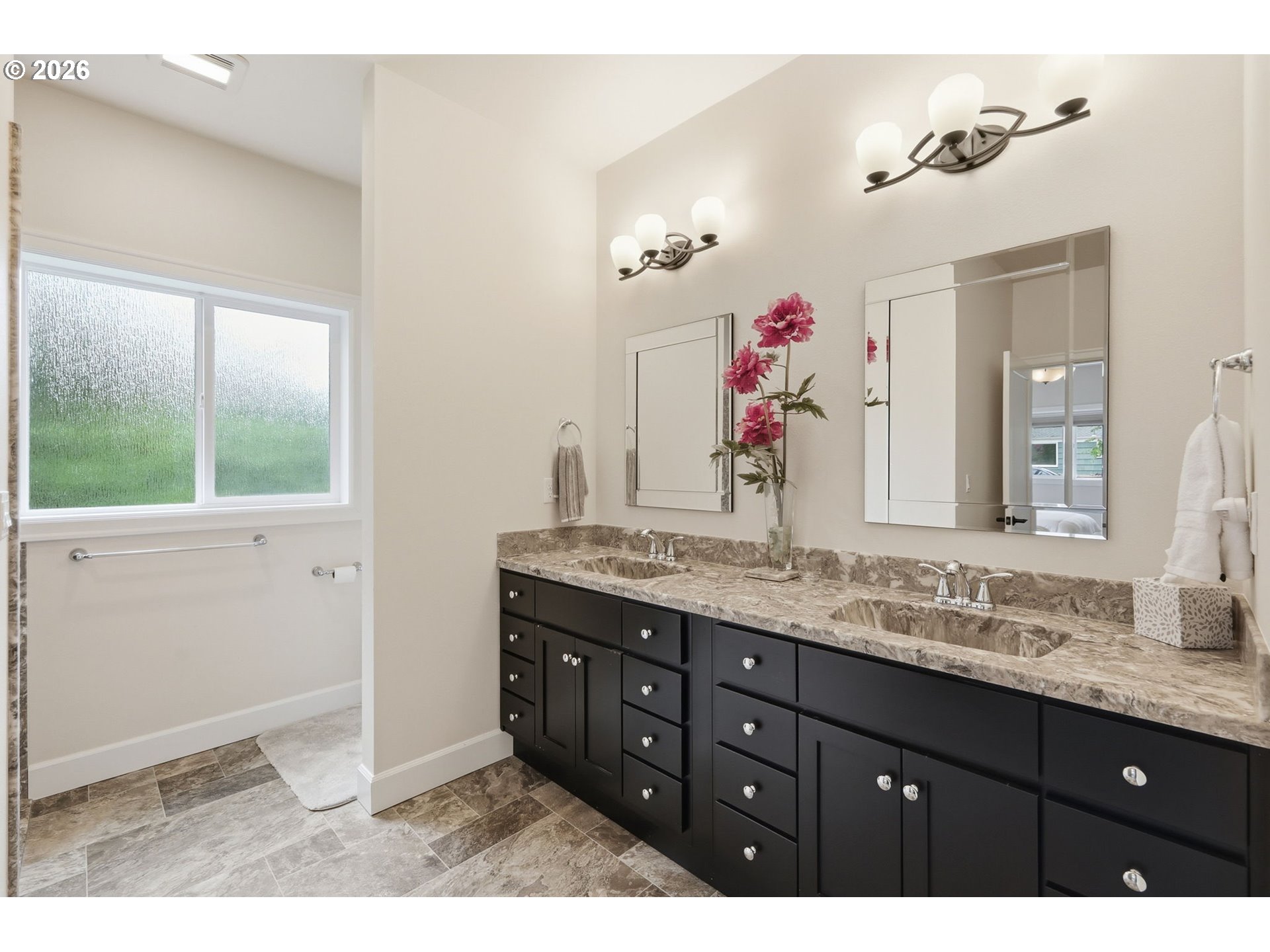 106 Hansen Lane Eugene, OR 97404 - Photo 20 of 47 Owner's Suite Bathroom