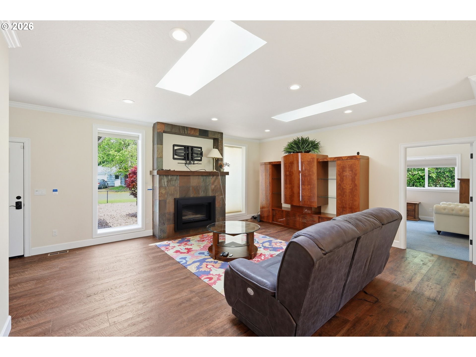 106 Hansen Lane Eugene, OR 97404 - Photo 9 of 47 Living Room