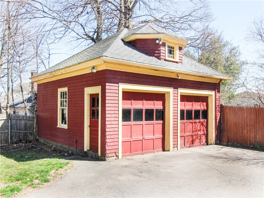 102 Woodland Road Woonsocket, RI 02895 - Photo 6 of 34
