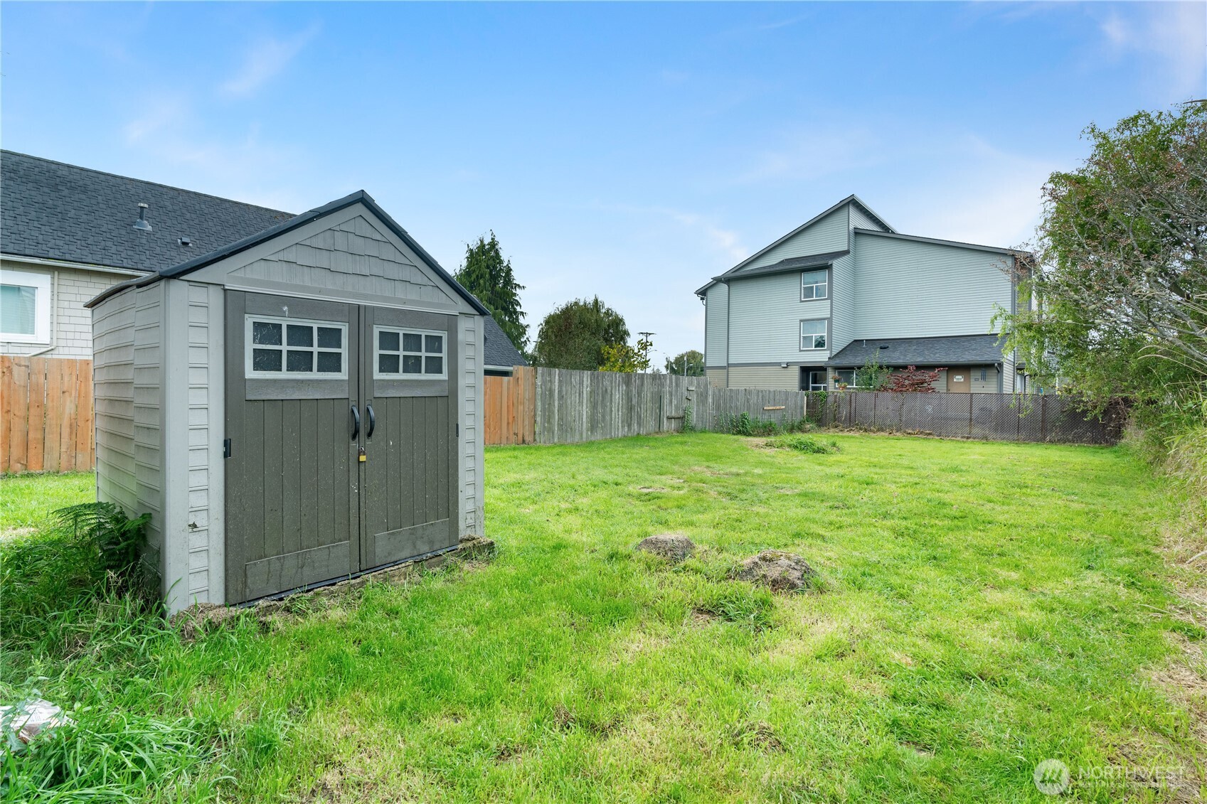 410 11th Street Hoquiam, WA 98550 - Photo 4 of 14 a view of a house with a yard