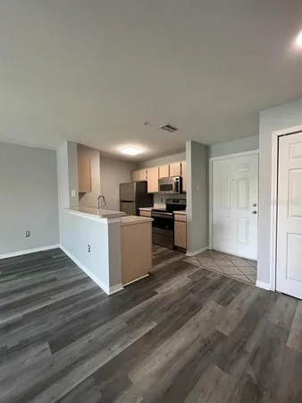 $1,400 | 5467 Vineland Road, Unit 6214, Orlando, FL 32811