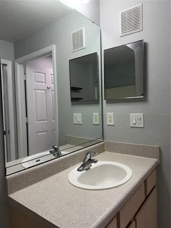$1,400 | 5467 Vineland Road, Unit 6214, Orlando, FL 32811