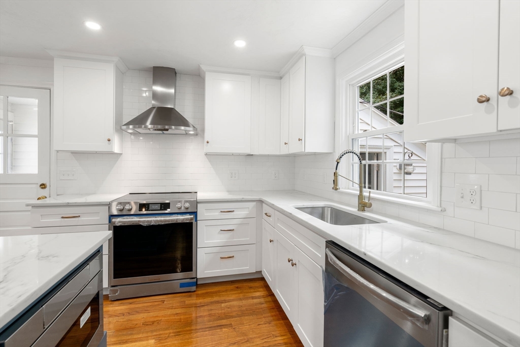 10 Stoneleigh Road Worcester, MA 01606 - Photo 5 of 34 Gallery Image 5