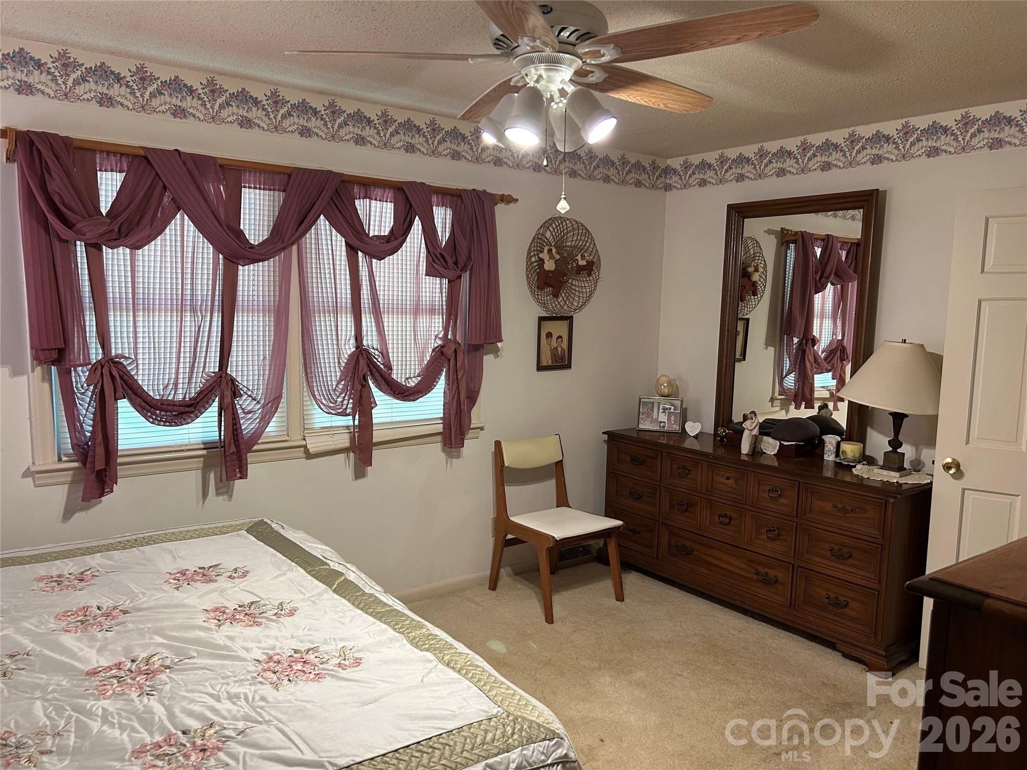 336 Bridges Road Blacksburg, SC 29702 - Photo 12 of 26 a living room with furniture