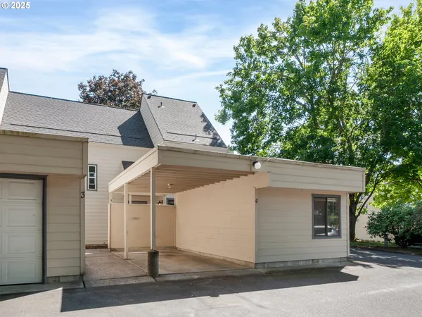 $322,500 | 361 Northeast Village Squire Avenue, Unit 4, Gresham, OR 97030