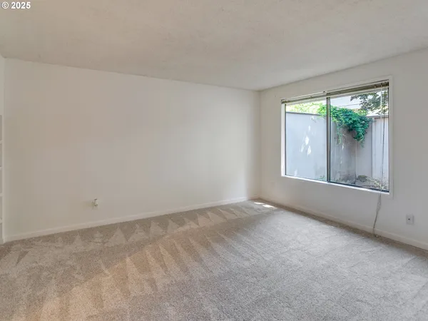$320,000 | 361 Northeast Village Squire Avenue, Unit 4, Gresham, OR 97030