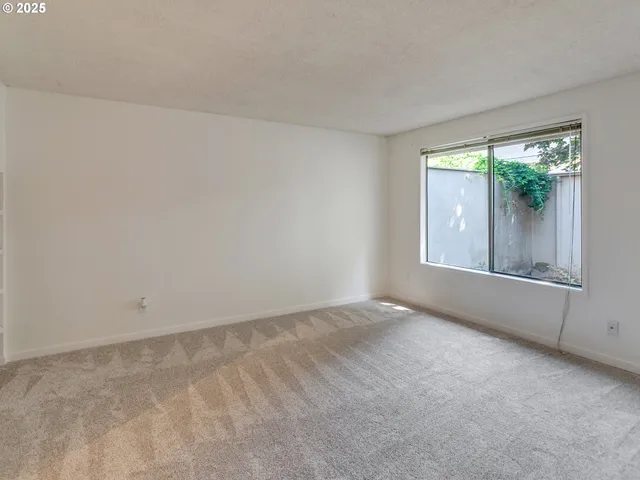 $330,000 | 361 Northeast Village Squire Avenue, Unit 4, Gresham, OR 97030