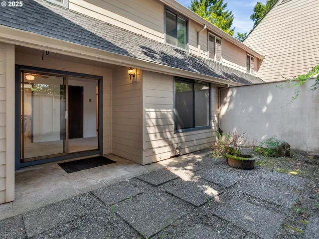 $330,000 | 361 Northeast Village Squire Avenue, Unit 4, Gresham, OR 97030