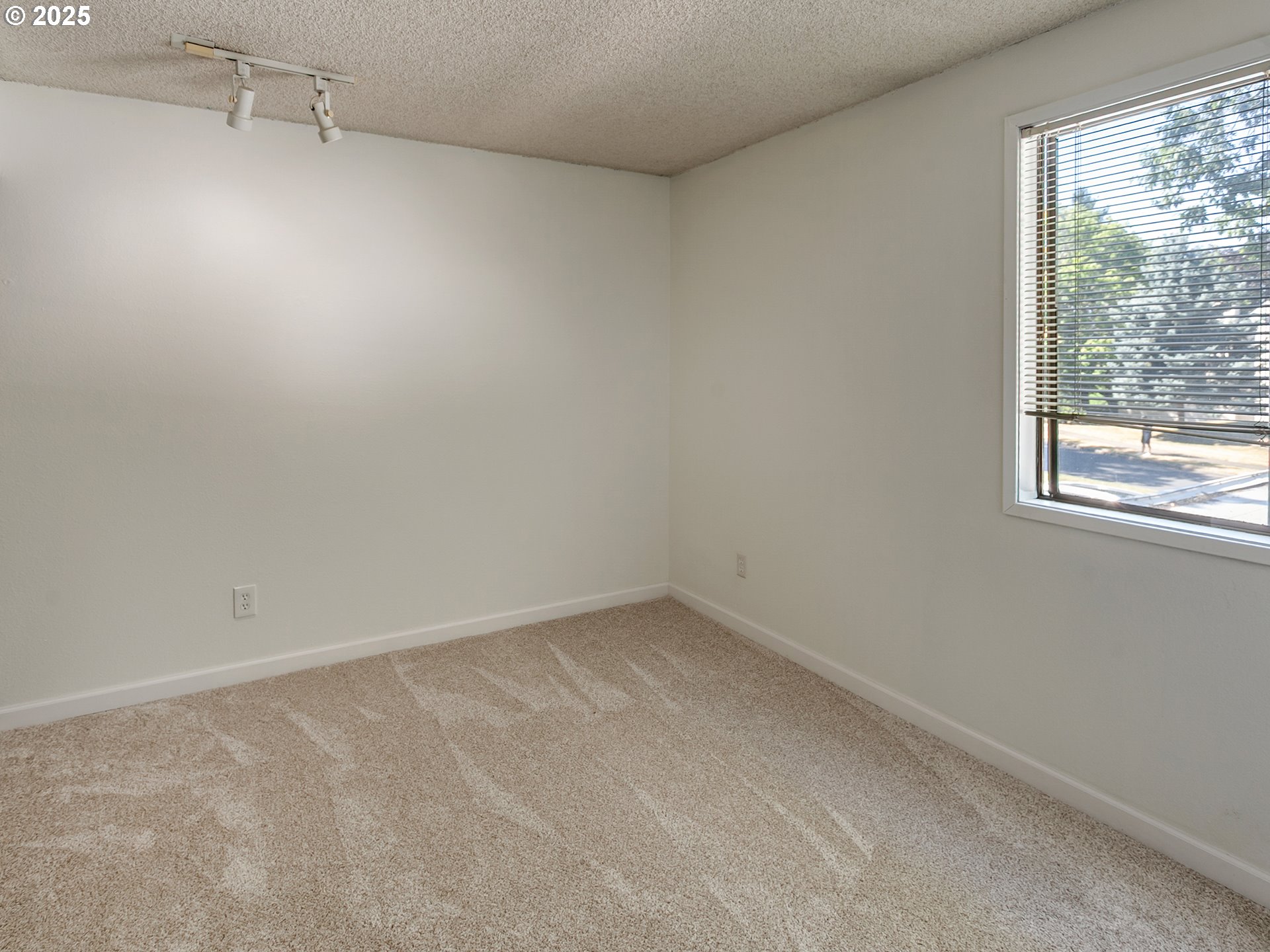 361 Northeast Village Squire Avenue, Unit 4 Gresham, OR 97030 - Photo 28 of 45 Bathroom