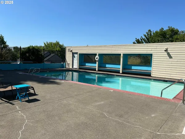 $320,000 | 361 Northeast Village Squire Avenue, Unit 4, Gresham, OR 97030