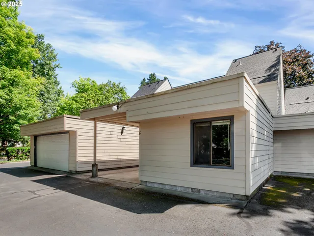 $330,000 | 361 Northeast Village Squire Avenue, Unit 4, Gresham, OR 97030