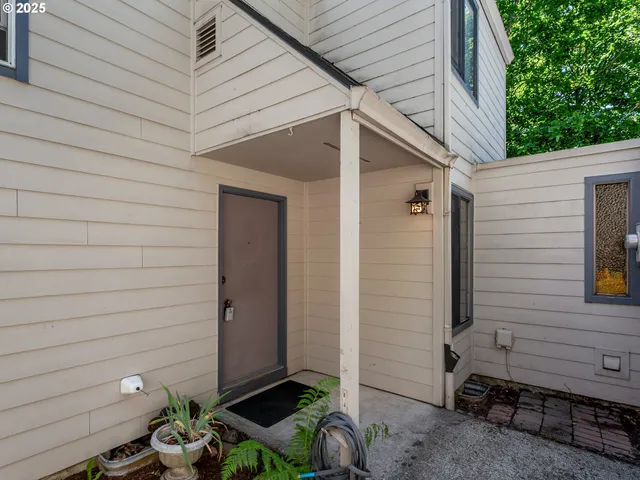 $330,000 | 361 Northeast Village Squire Avenue, Unit 4, Gresham, OR 97030