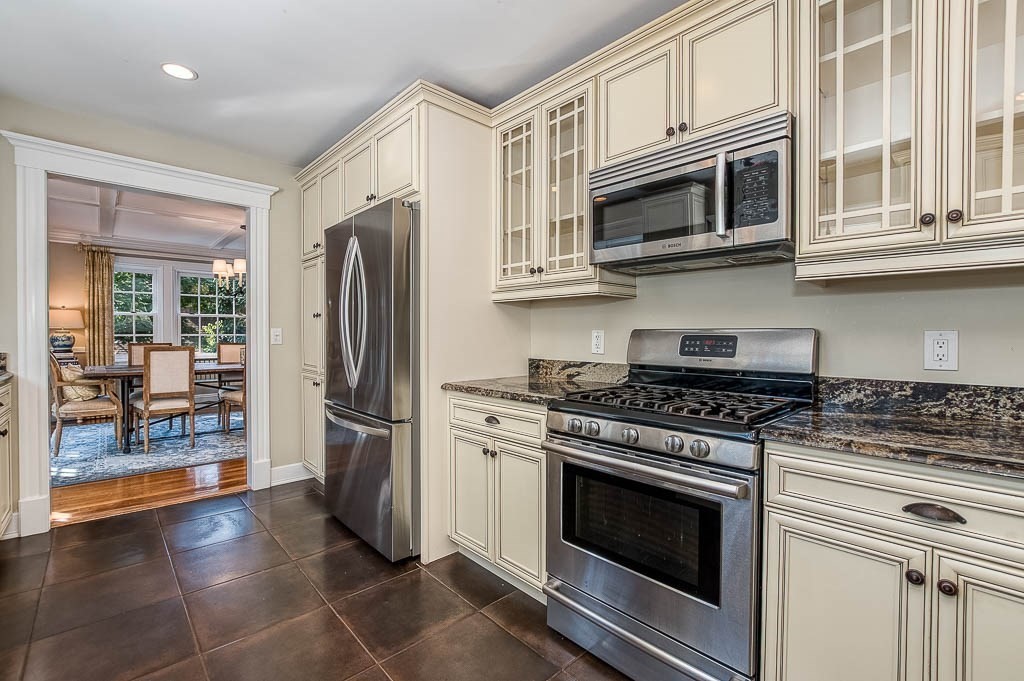 78 Woodleigh Road Dedham, MA 02026 - Photo 9 of 42 Gallery Image 9