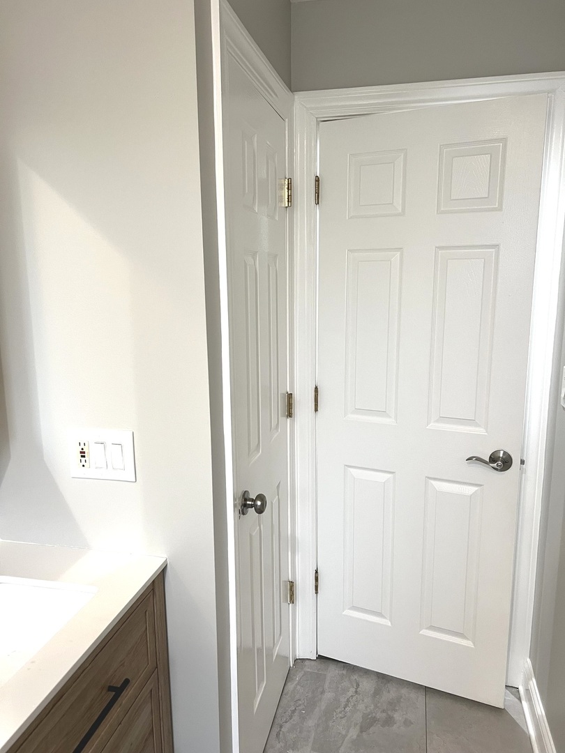 2254 West Arthur Avenue, Unit 1051A Chicago, IL 60645 - Photo 15 of 20 a view of bathroom with shower