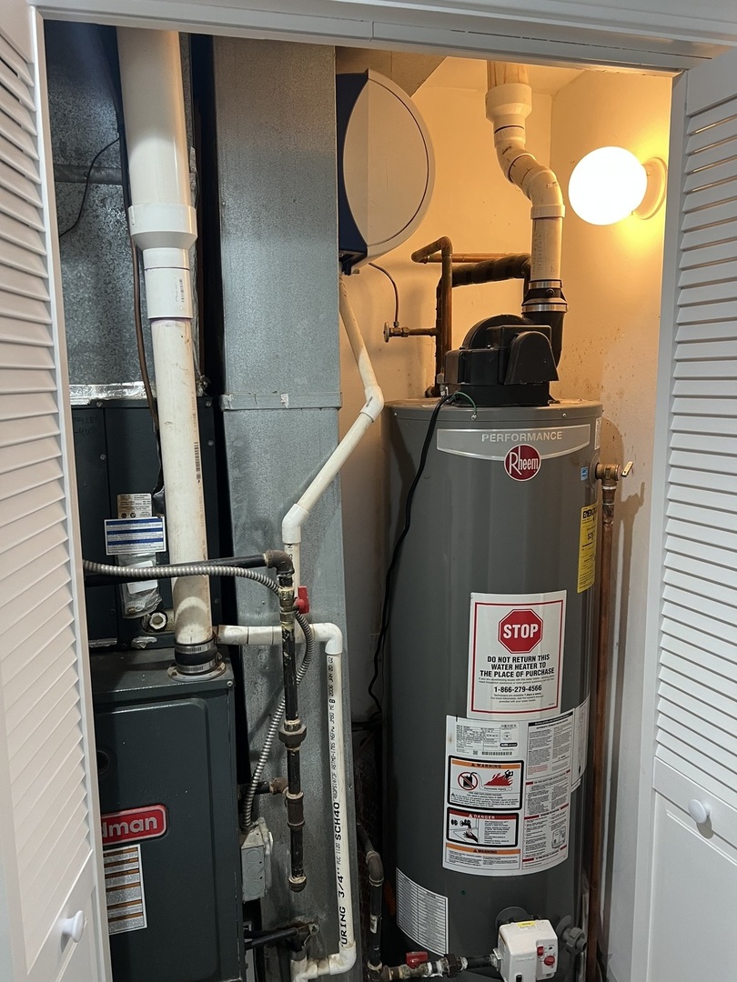 2254 West Arthur Avenue, Unit 1051A Chicago, IL 60645 - Photo 16 of 20 a utility room with dryer washer and a mirror