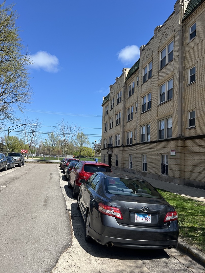 2254 West Arthur Avenue, Unit 1051A Chicago, IL 60645 - Photo 18 of 20 a car parked in front of a building