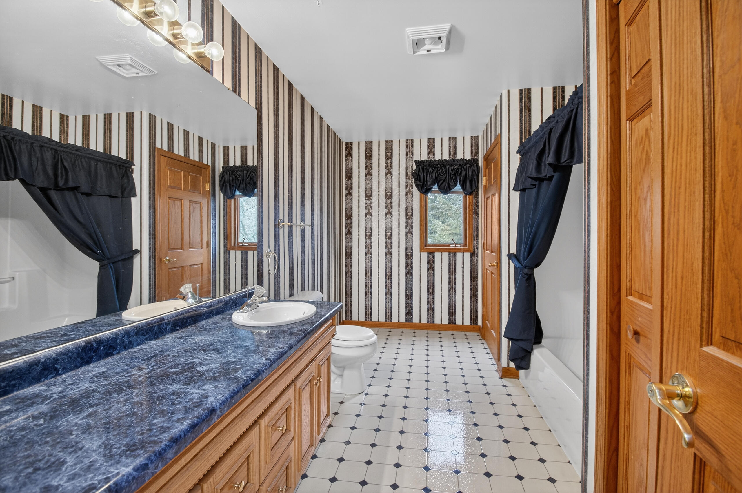 9934 28th Avenue Pleasant Prairie, WI 53158 - Photo 26 of 44 Upper Bathroom