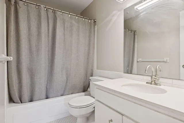 $124,900 | 4120 Parklawn Avenue, Unit 119, Edina, MN 55435