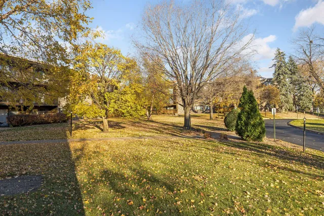 $124,900 | 4120 Parklawn Avenue, Unit 119, Edina, MN 55435