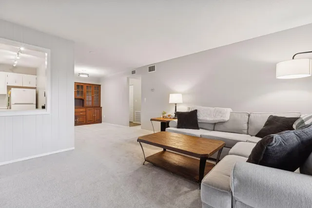 $124,900 | 4120 Parklawn Avenue, Unit 119, Edina, MN 55435