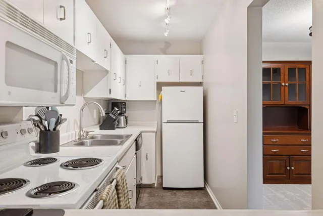 $124,900 | 4120 Parklawn Avenue, Unit 119, Edina, MN 55435