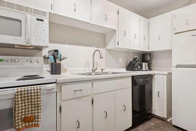 $124,900 | 4120 Parklawn Avenue, Unit 119, Edina, MN 55435