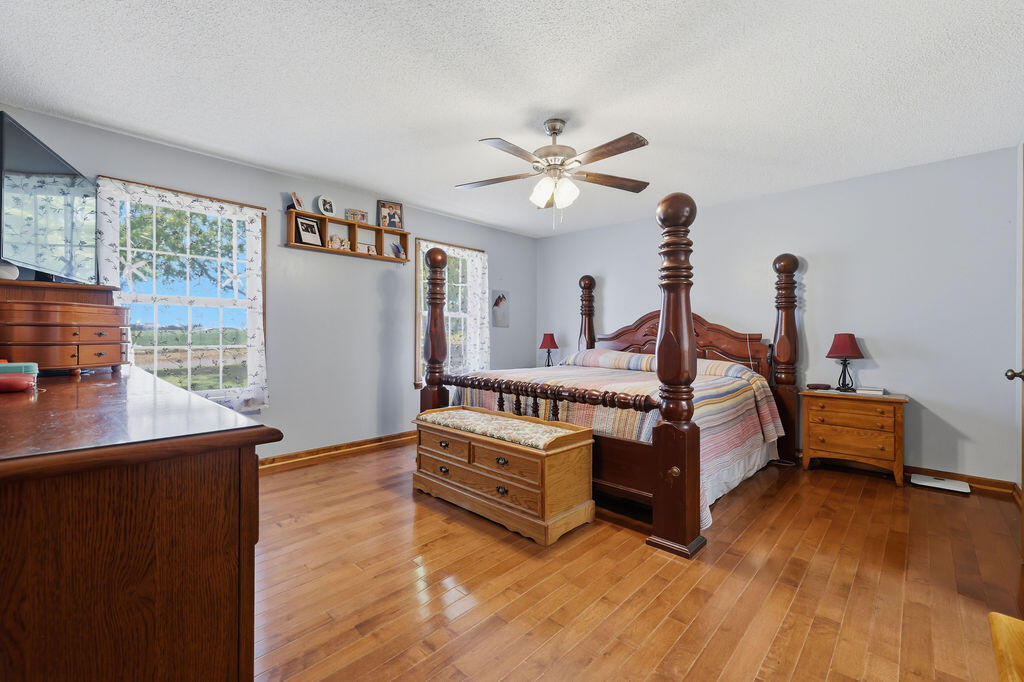 643 Beach Road Kirksey, KY 42054 - Photo 15 of 33 Owners Suite