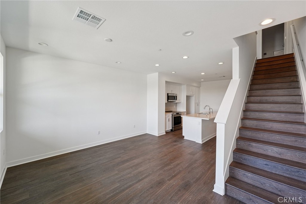 119 North 1st Avenue Upland, CA 91786 - Photo 6 of 37