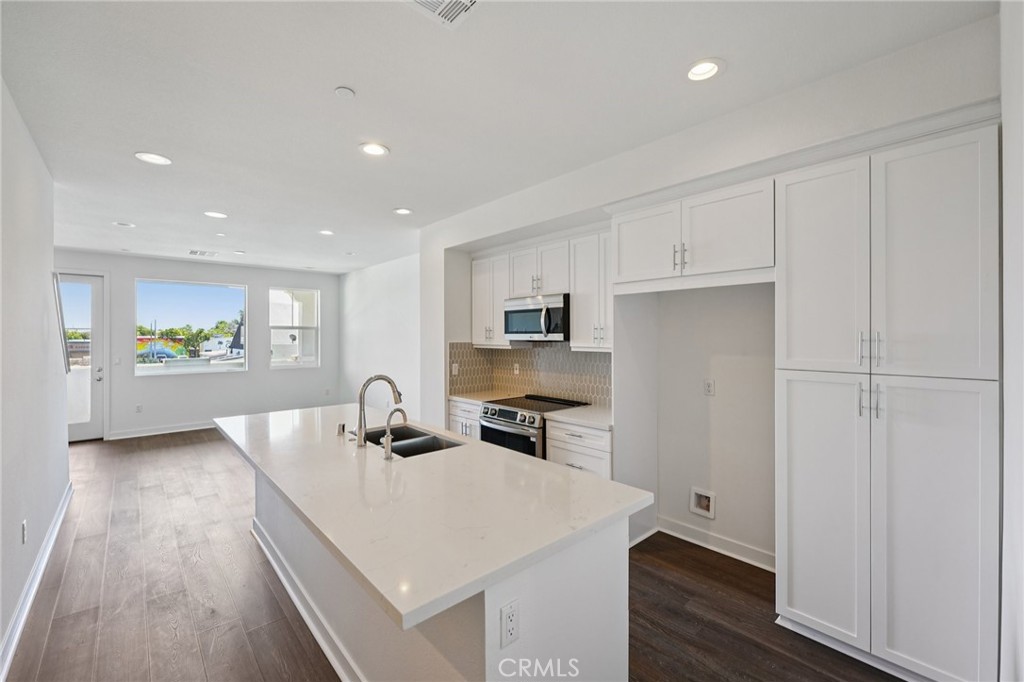 119 North 1st Avenue Upland, CA 91786 - Photo 7 of 37