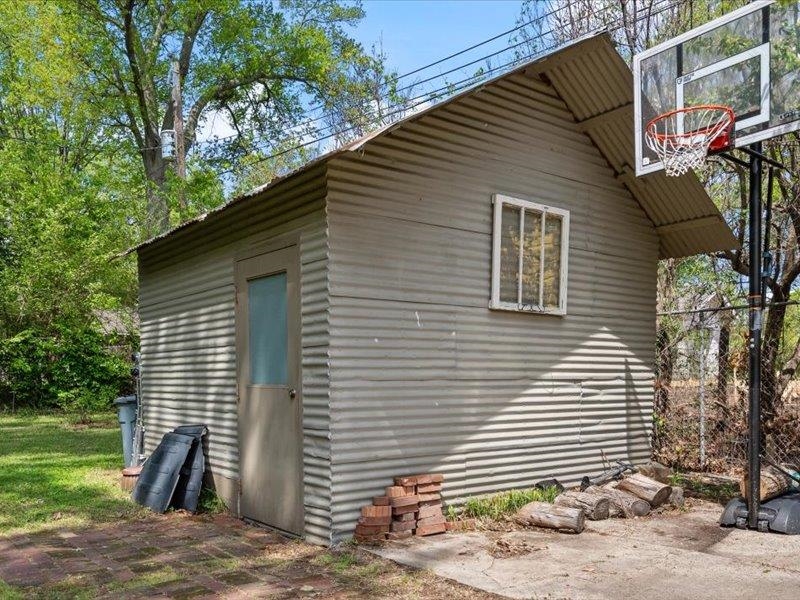 793 Rozelle Street Memphis, TN 38104 - Photo 26 of 33 a side view of a house
