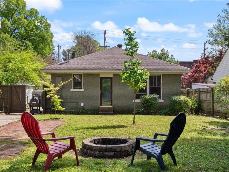 793 Rozelle Street Memphis, TN 38104 - Photo 32 of 33 a view of a chair and table in backyard of the house