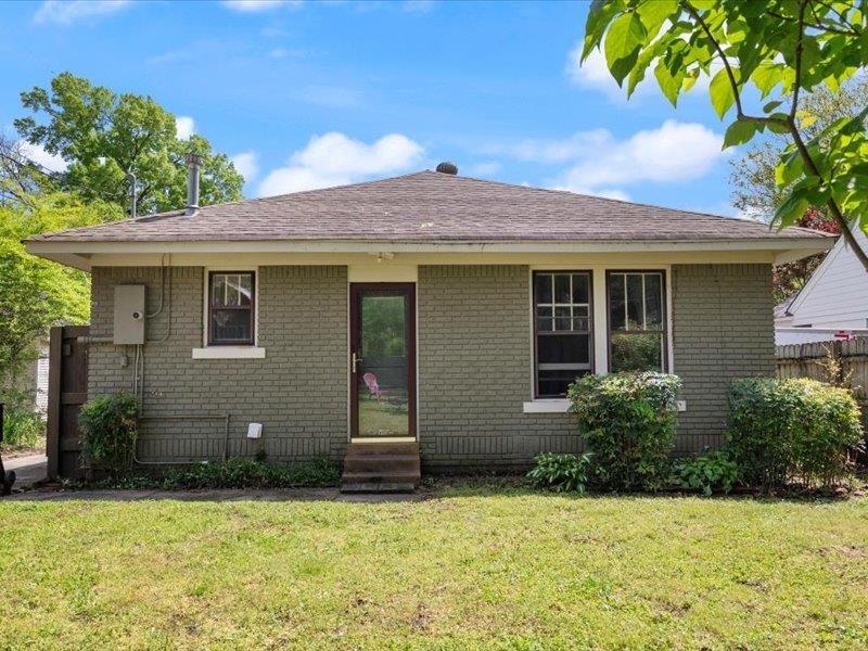 793 Rozelle Street Memphis, TN 38104 - Photo 33 of 33 a house with a outdoor space