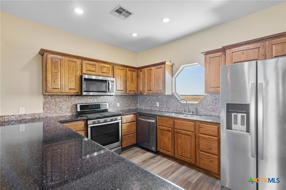 117 Sunset Way Port Lavaca, TX 77979 - Photo 4 of 37