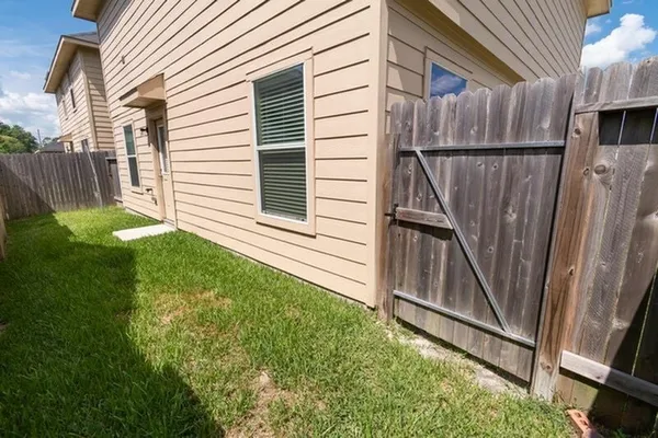 $1,915 | 2438 Gibbs Bend Court, Houston, TX 77073