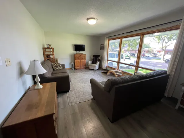 $249,900 | 520 East 5th Street, Litchfield, MN 55355