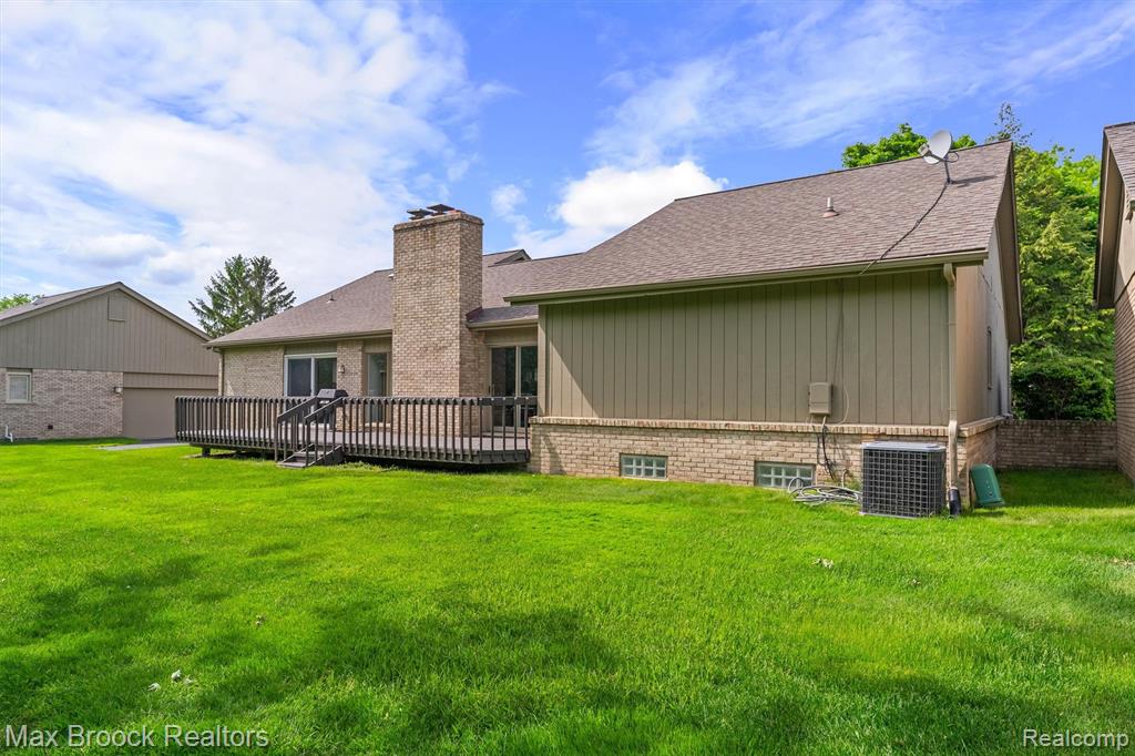 5725 Ridgewood Road West Bloomfield, MI 48322 - Photo 36 of 43