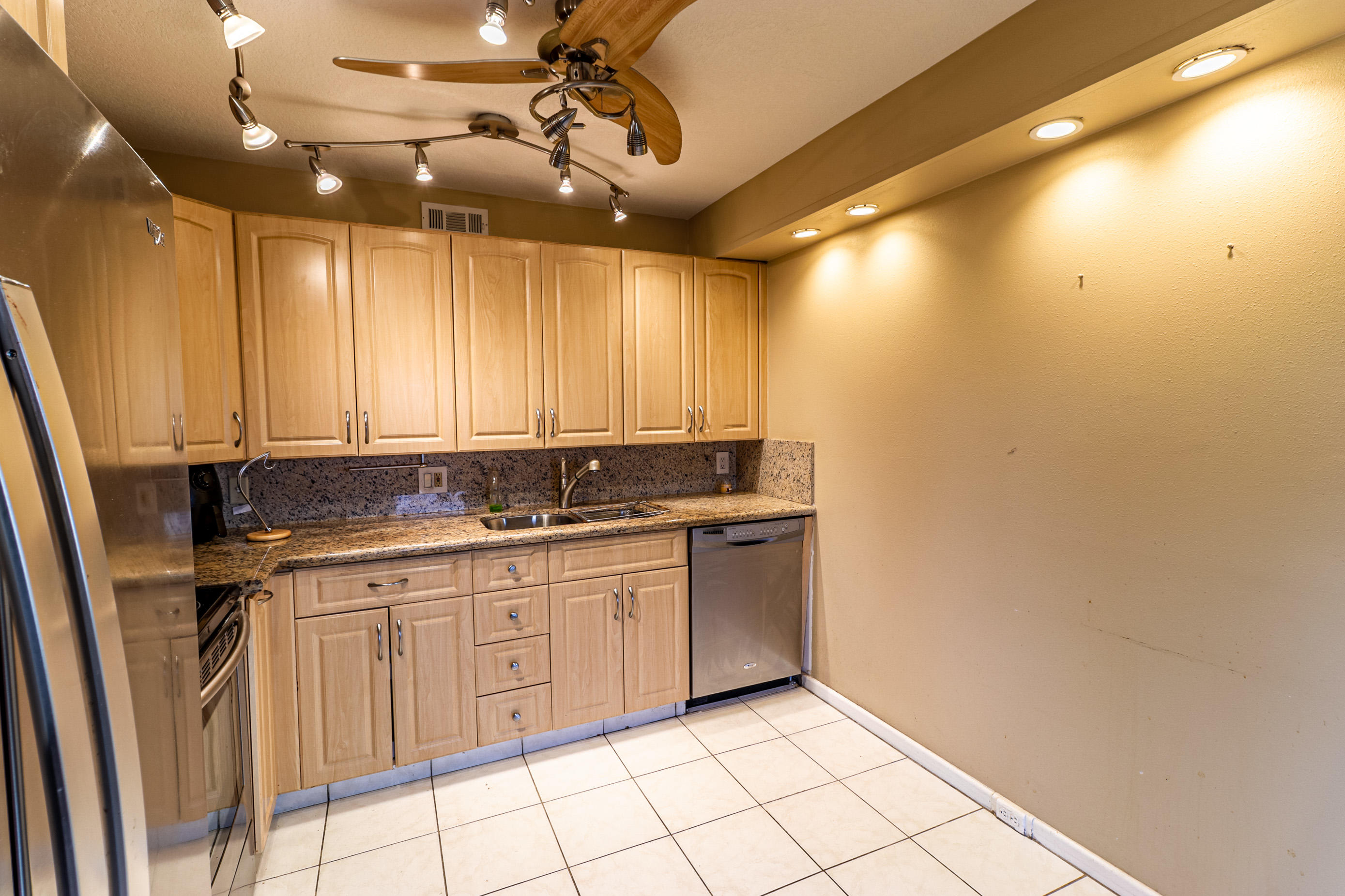 4032 Newcastle B Boca Raton, FL 33434 - Photo 5 of 47 IMG_0408-HDR