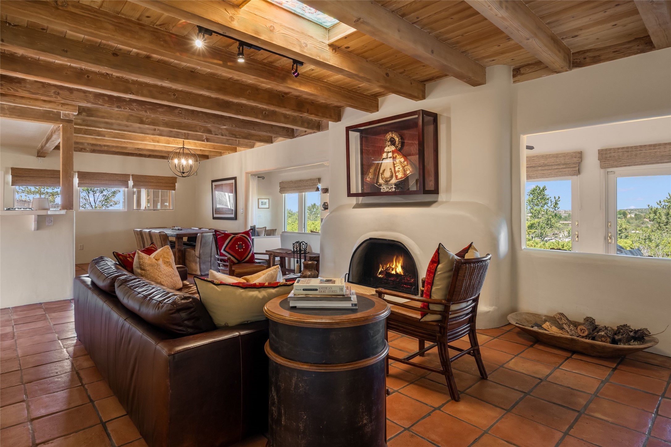 933 Stagecoach Road Santa Fe, NM 87501 - Photo 7 of 39 Living Room