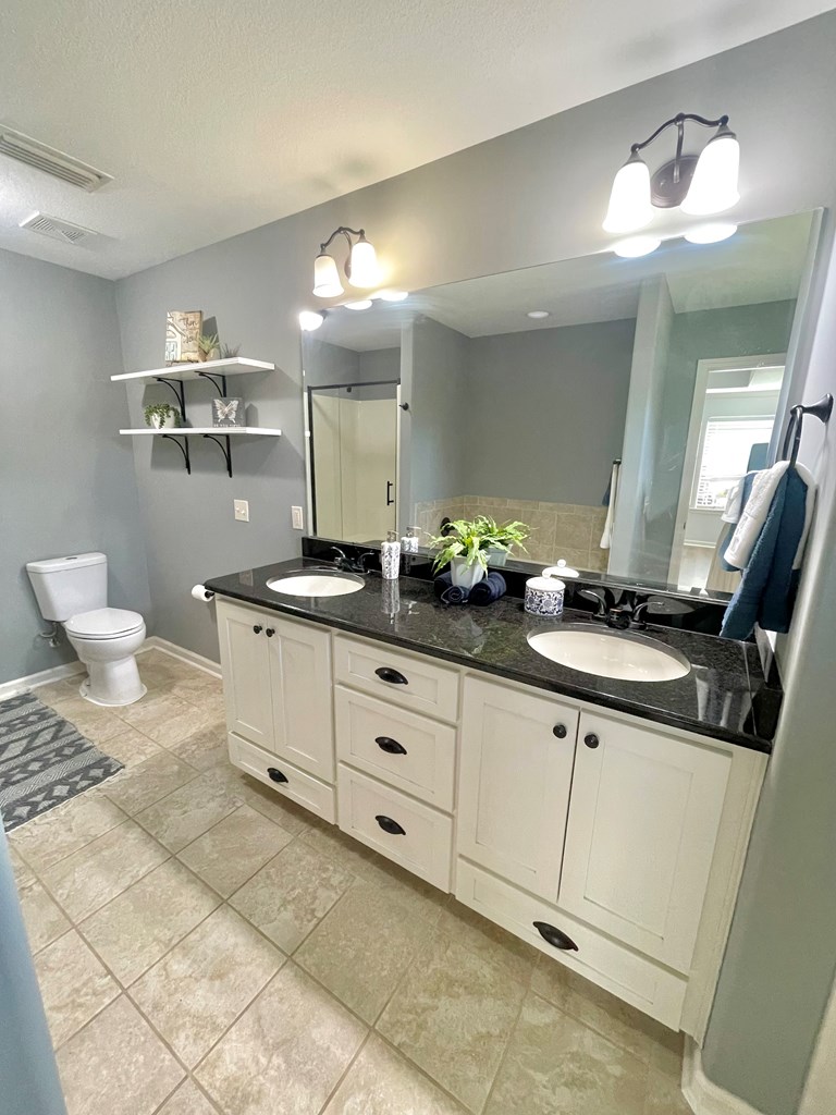 1320 Middleton Road Dothan, AL 36301 - Photo 16 of 39 Master Bath w granite
