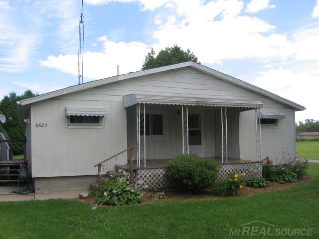 6625 Lakeshore Road Lexington, MI 48450 - Photo 2 of 27 31254437-1.JPG