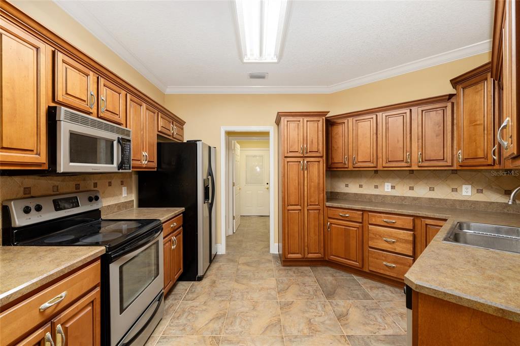 191 Slaughter Road Palatka, FL 32177 - Photo 19 of 62 a kitchen with stainless steel appliances granite countertop a refrigerator stove top oven and sink