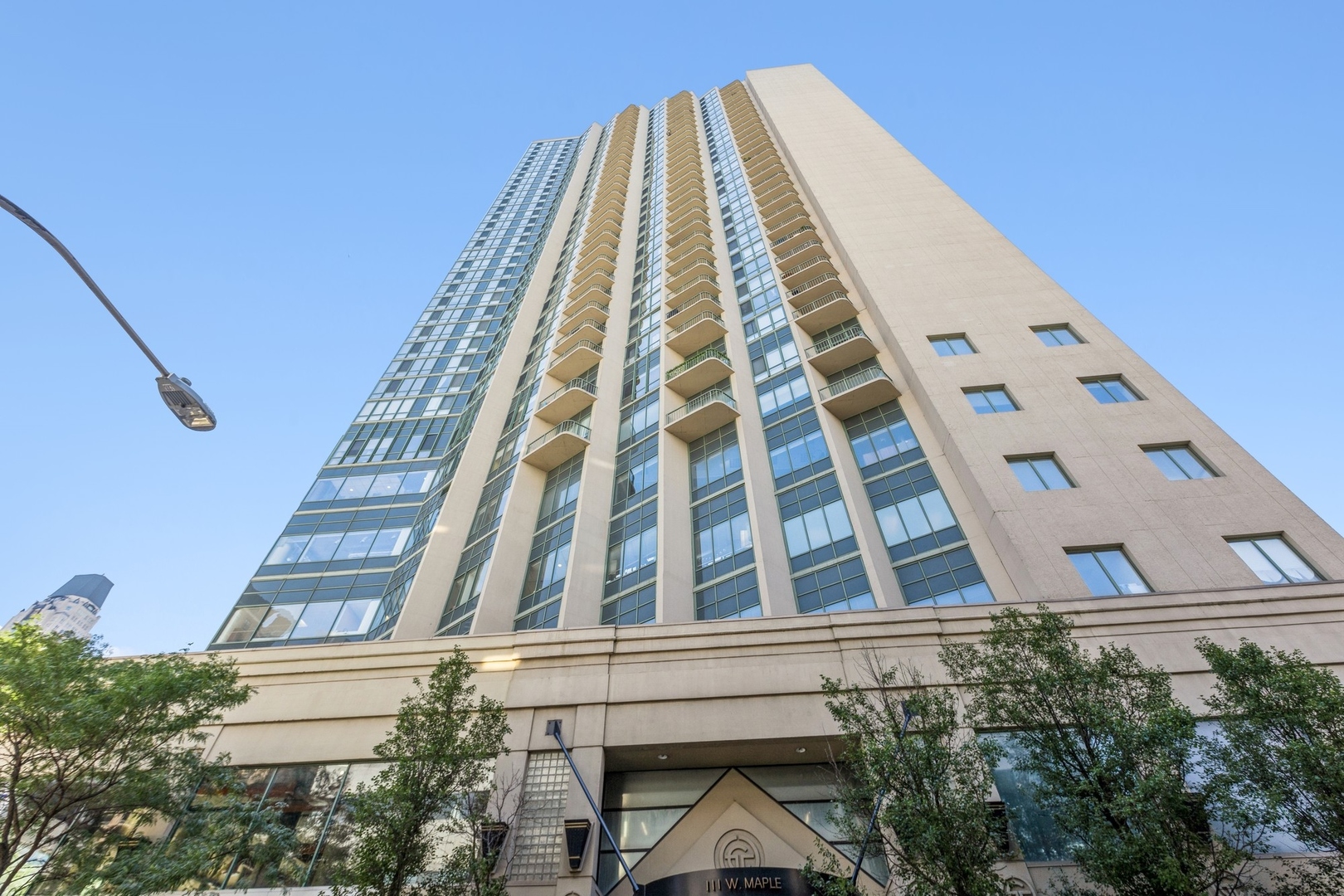 111 West Maple Street, Unit 1208 Chicago, IL 60610 - Photo 2 of 14 front view of a building