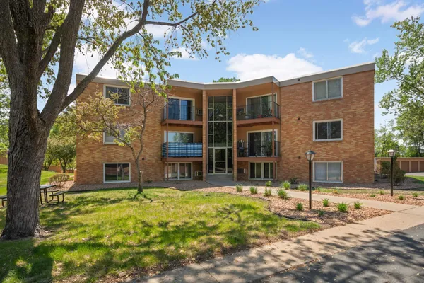 $149,900 | 9143 Highway 55, Unit 301, Golden Valley, MN 55427