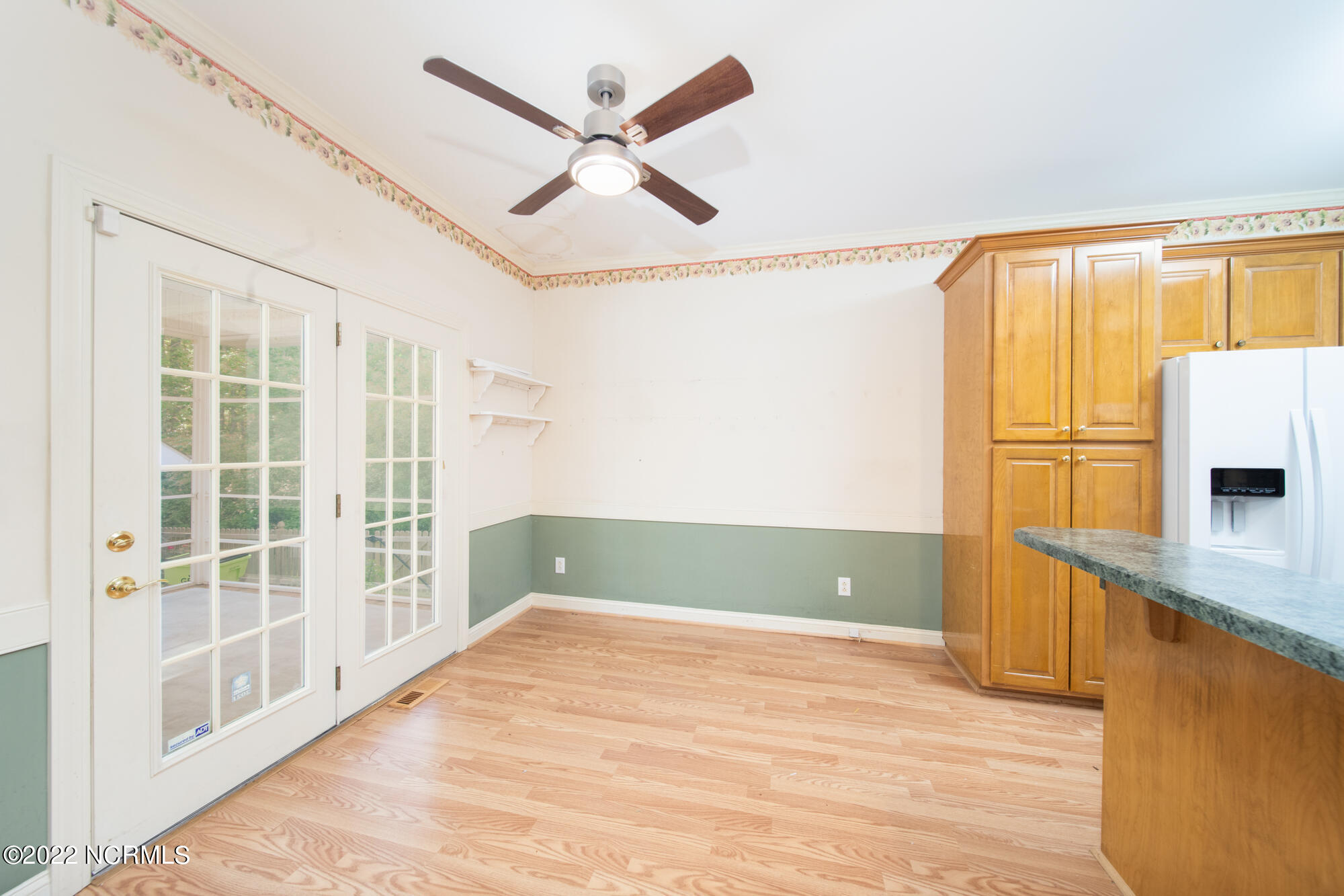 131 Geneva Road New Bern, NC 28562 - Photo 11 of 33 Breakfast Area