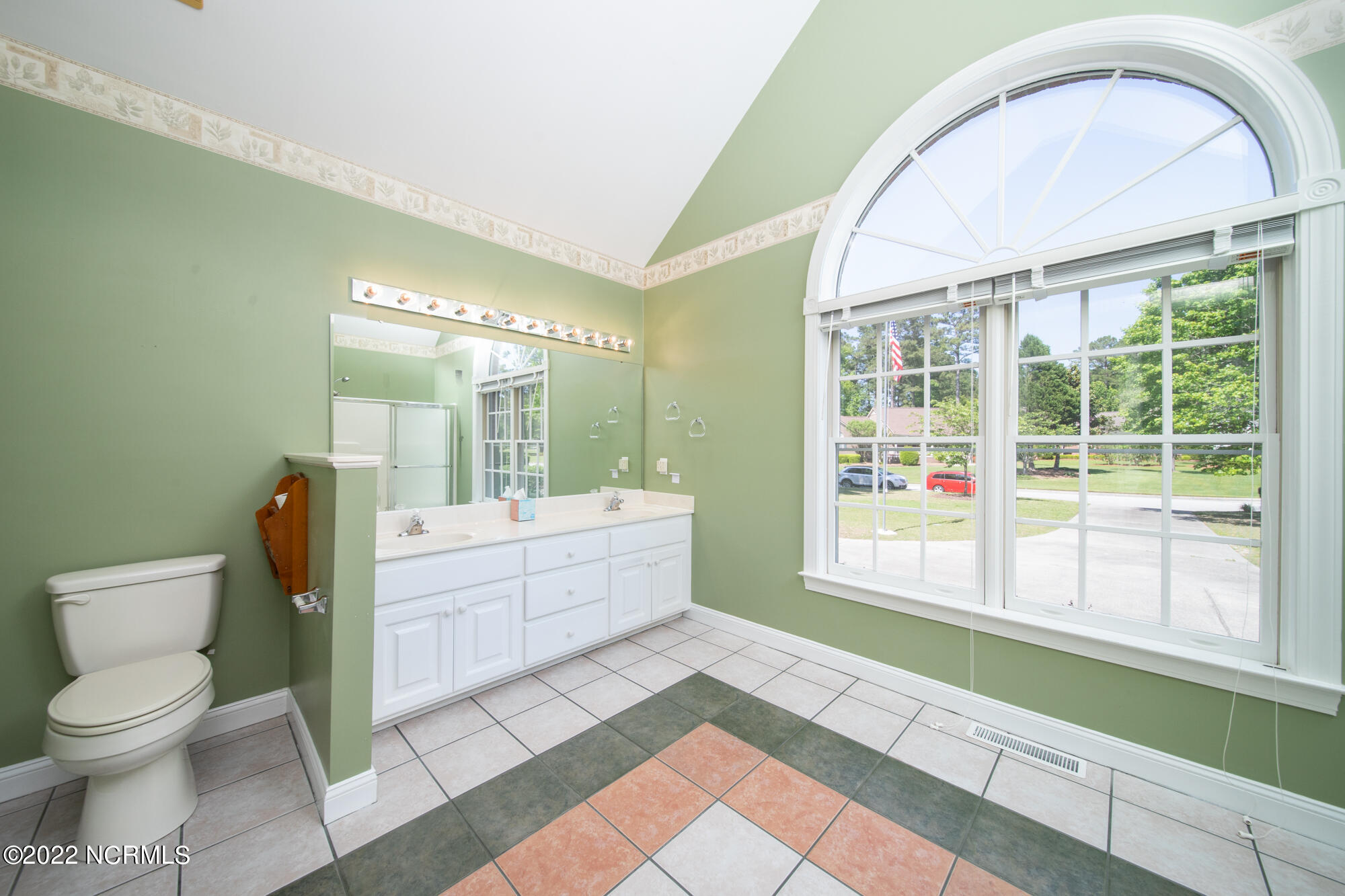 131 Geneva Road New Bern, NC 28562 - Photo 13 of 33 Master Bathroom