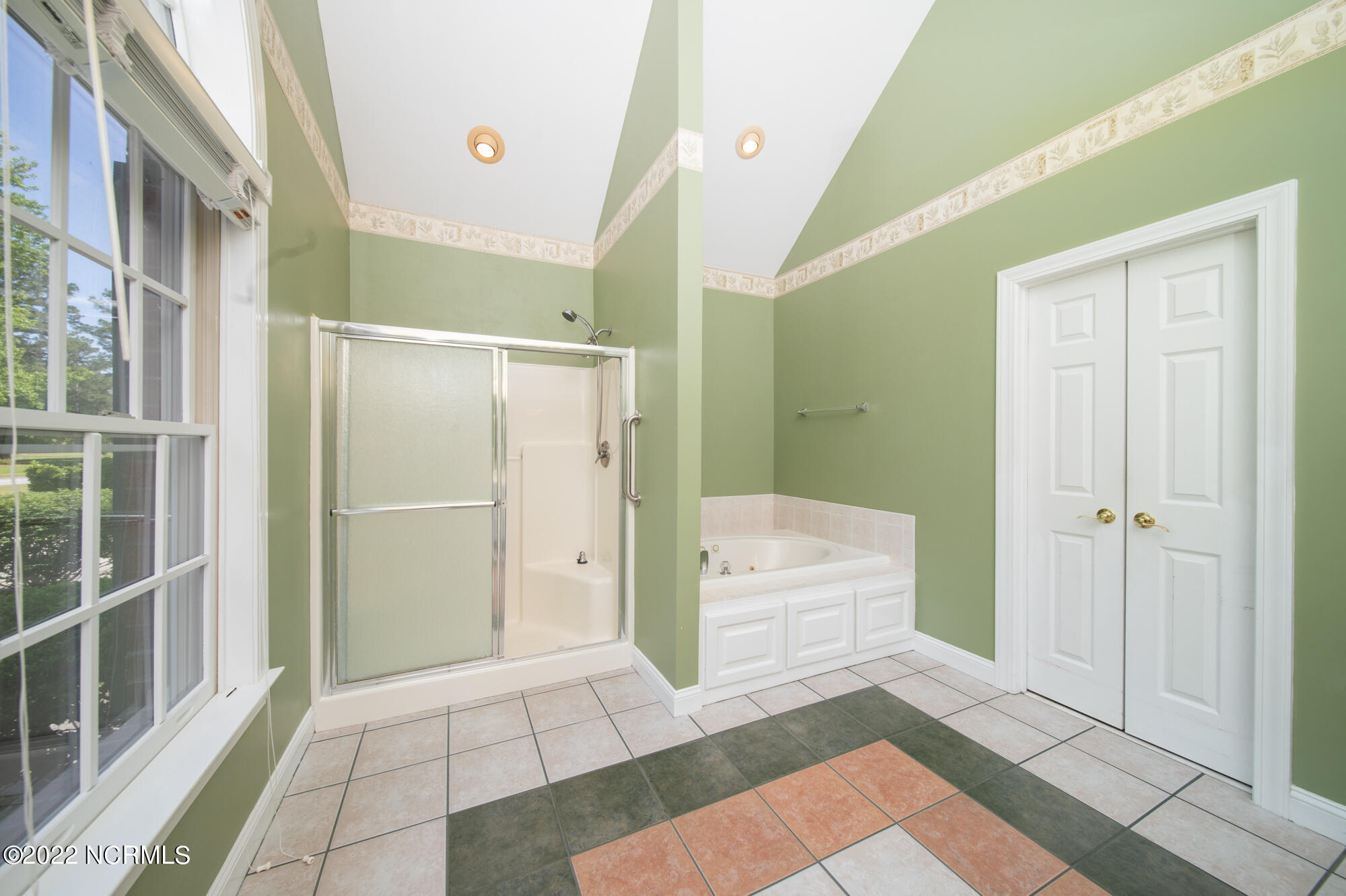131 Geneva Road New Bern, NC 28562 - Photo 14 of 33 Master Bathroom